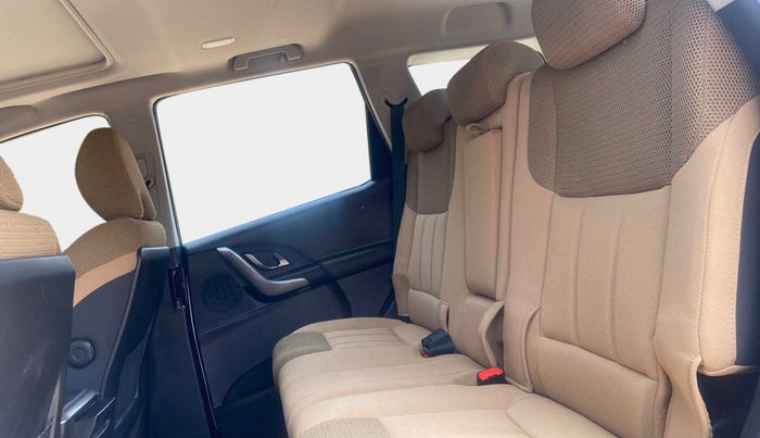 2020 Mahindra XUV500 W9 AT, Diesel, Automatic, 20,458 km, Right Side Rear Door Cabin