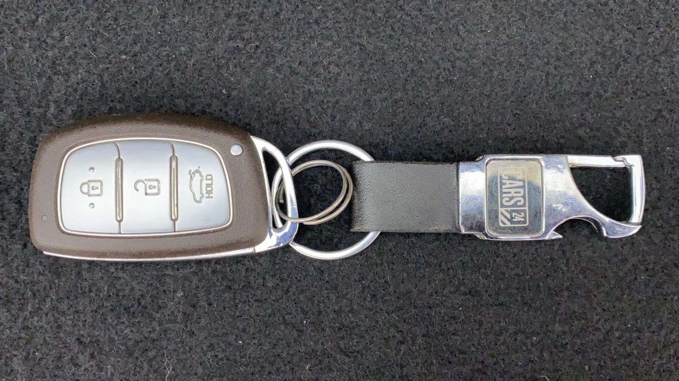 2015 Hyundai Grand i10 ASTA AT 1.2 KAPPA VTVT, Petrol, Automatic, 63,995 km, Key Close Up