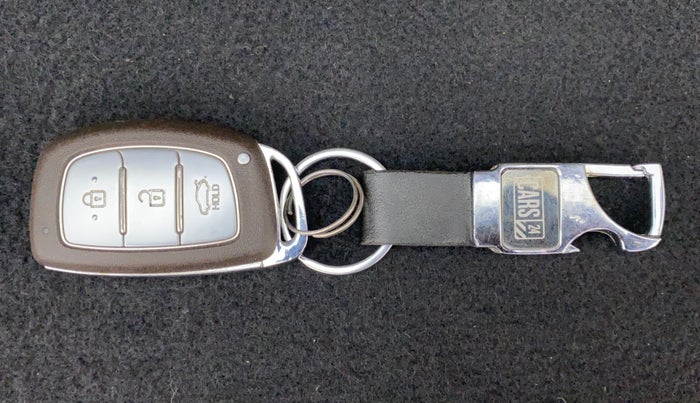 2015 Hyundai Grand i10 ASTA AT 1.2 KAPPA VTVT, Petrol, Automatic, 63,995 km, Key Close Up