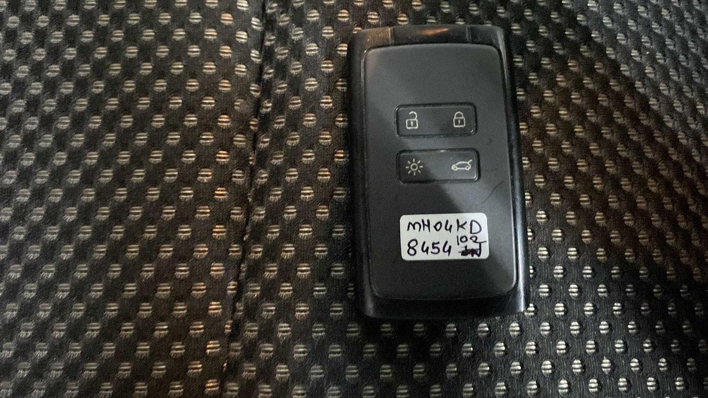2019 Renault TRIBER RXZ, Petrol, Manual, 10,545 km, Key Close Up