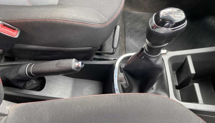 2019 Renault Kwid RXT 1.0 (O), Petrol, Manual, 38,963 km, Gear Lever