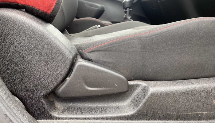 2019 Renault Kwid RXT 1.0 (O), Petrol, Manual, 38,963 km, Driver Side Adjustment Panel