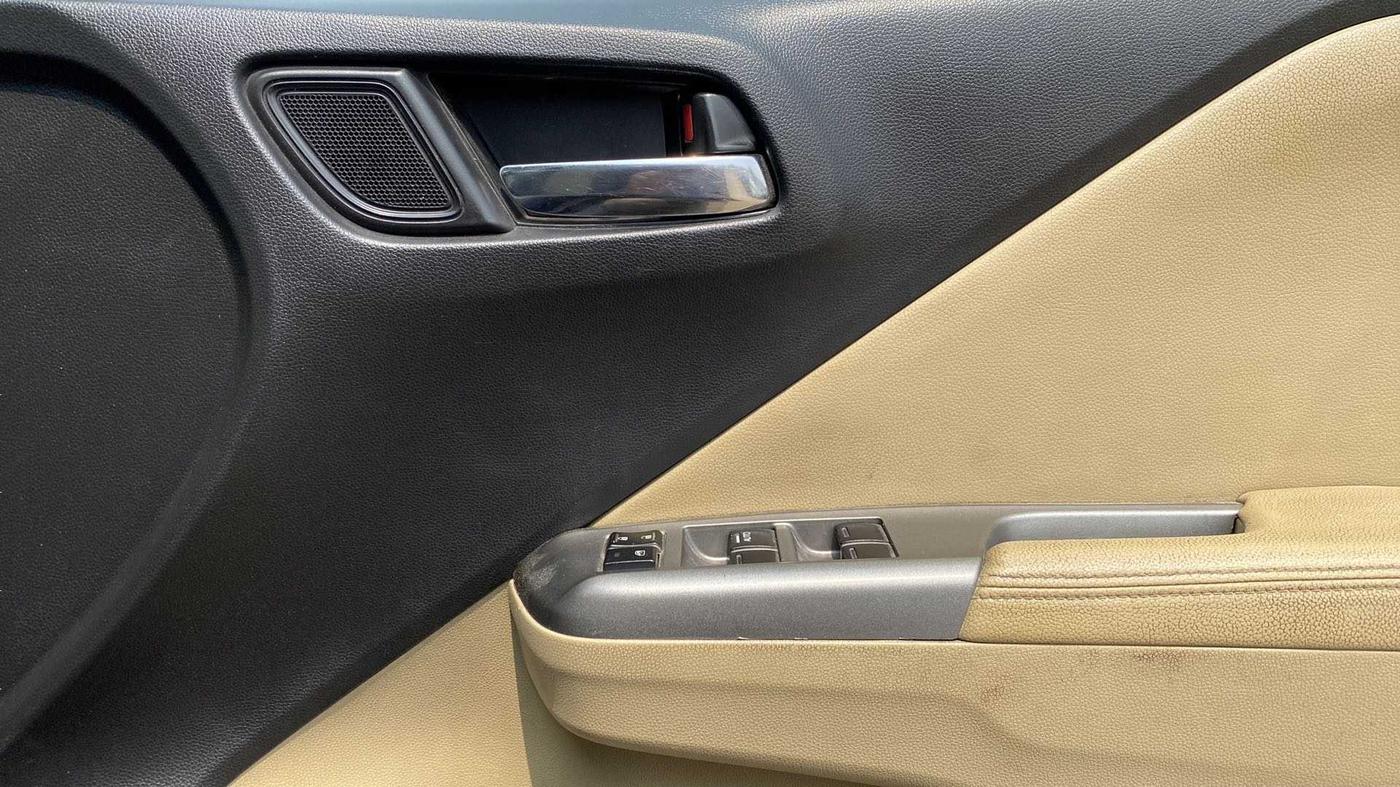 2016 Honda City 1.5L I-VTEC VX, CNG, Manual, 83,252 km, Driver Side Door Panels Control
