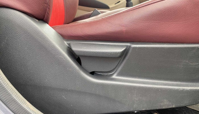 2018 Hyundai Eon ERA +, Petrol, Manual, 42,409 km, Driver Side Adjustment Panel