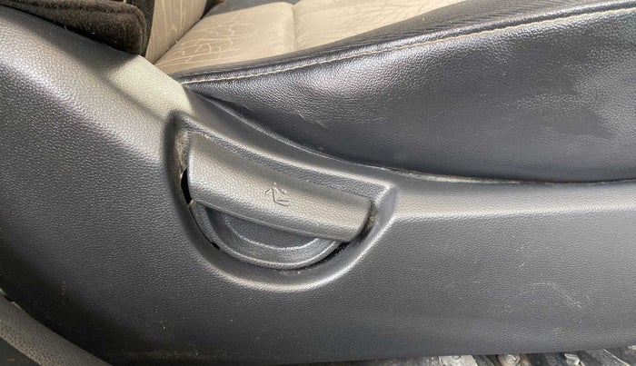 2018 Hyundai Grand i10 SPORTZ 1.2 KAPPA VTVT, Petrol, Manual, 78,908 km, Driver Side Adjustment Panel
