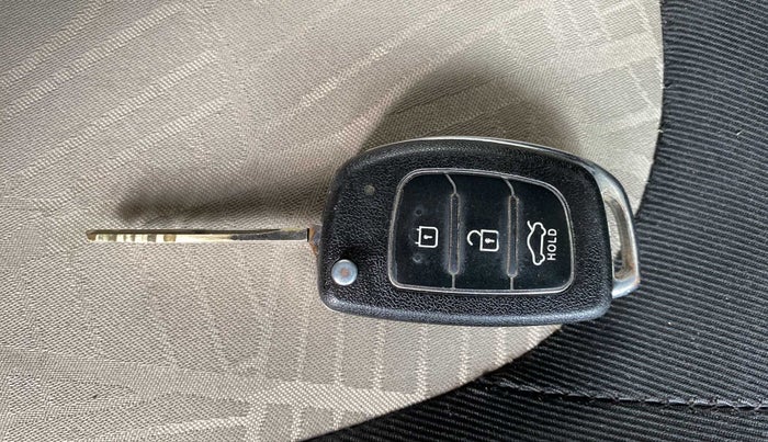 2018 Hyundai Grand i10 SPORTZ 1.2 KAPPA VTVT, Petrol, Manual, 78,908 km, Lock system - Door lock knob has minor damage