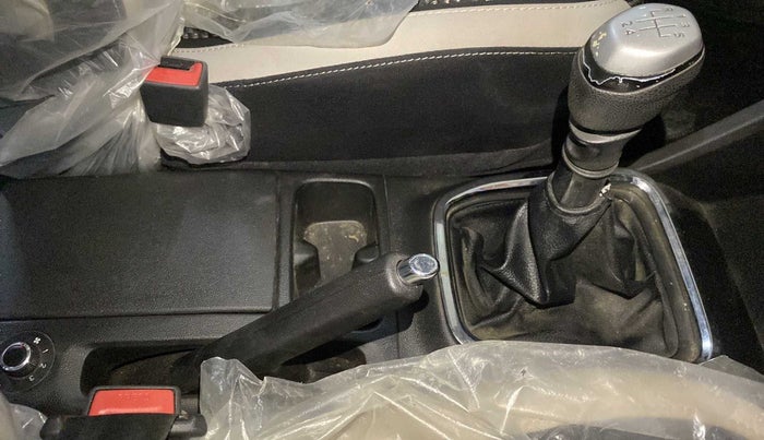 2019 Renault TRIBER RXZ, Petrol, Manual, 5,524 km, Gear Lever