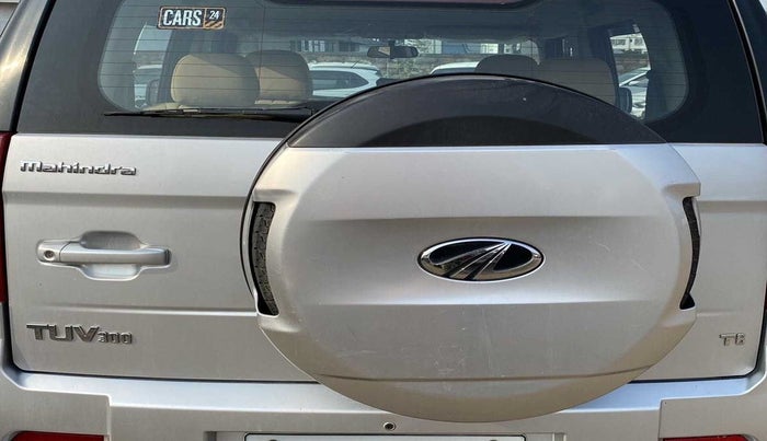 2017 Mahindra TUV300 T6, Diesel, Manual, 37,162 km, Dicky (Boot door) - Slightly rusted