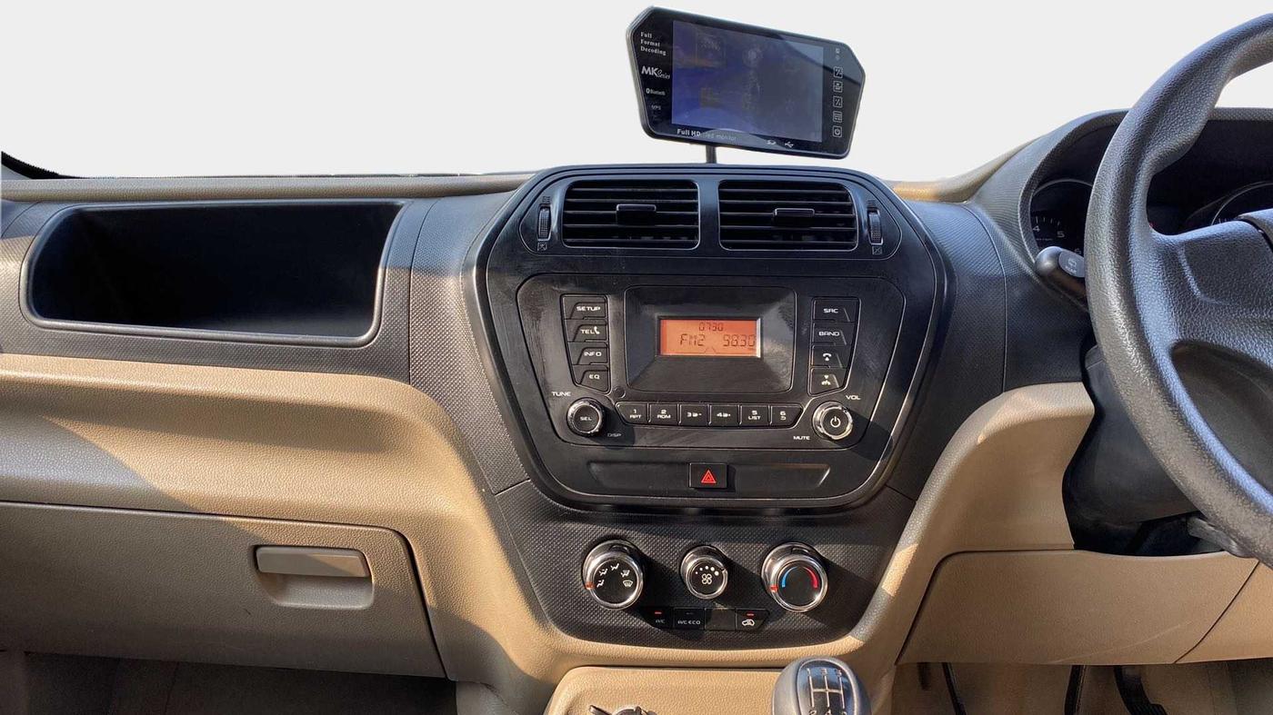 2017 Mahindra TUV300 T6, Diesel, Manual, 37,162 km, Air Conditioner