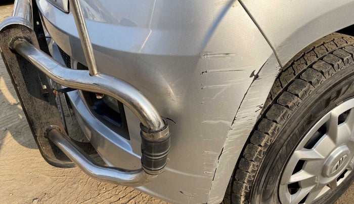 2017 Mahindra TUV300 T6, Diesel, Manual, 37,162 km, Front bumper - Minor scratches