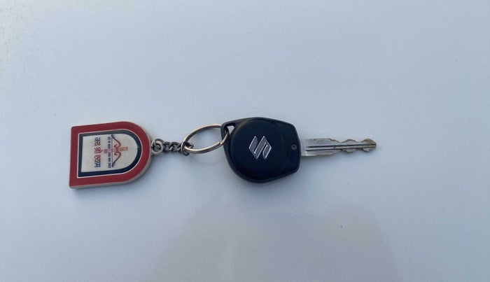 2020 Maruti Swift Dzire TOUR S-CNG, CNG, Manual, 71,220 km, Key Close Up