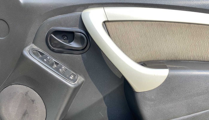 2014 Renault Duster 85 PS RXL DIESEL, Diesel, Manual, 69,006 km, Driver Side Door Panels Control