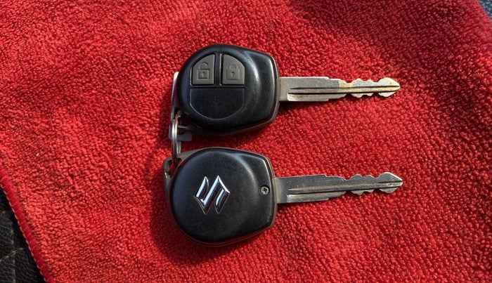 2016 Maruti Swift VXI, Petrol, Manual, 58,713 km, Key Close Up