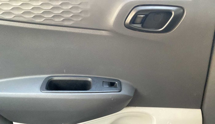 2021 Hyundai AURA S 1.2, Petrol, Manual, 17,499 km, Left front window switch / handle - Power window makes minor noise