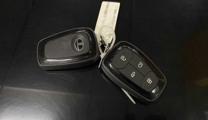 2022 Tata Harrier XTA PLUS 2.0L KRYOTEC DARK EDITION, Diesel, Automatic, 8,161 km, Key Close Up