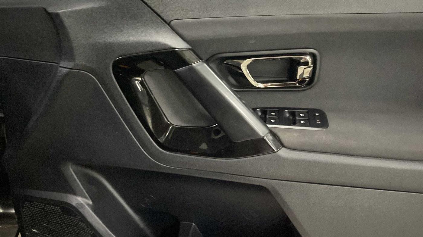 2022 Tata Harrier XTA PLUS 2.0L KRYOTEC DARK EDITION, Diesel, Automatic, 8,161 km, Driver Side Door Panels Control