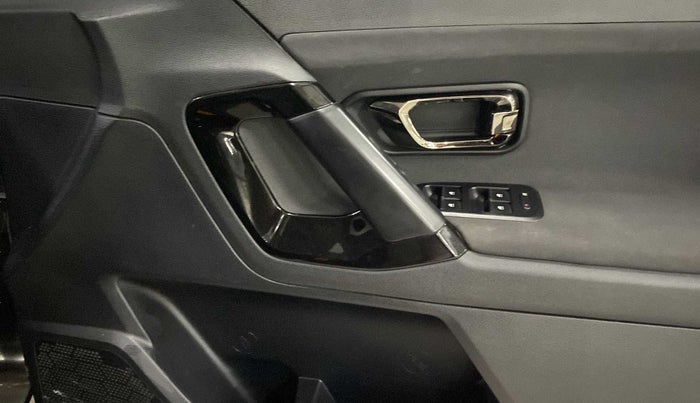 2022 Tata Harrier XTA PLUS 2.0L KRYOTEC DARK EDITION, Diesel, Automatic, 8,161 km, Driver Side Door Panels Control
