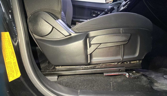 2022 Tata Harrier XTA PLUS 2.0L KRYOTEC DARK EDITION, Diesel, Automatic, 8,161 km, Driver Side Adjustment Panel
