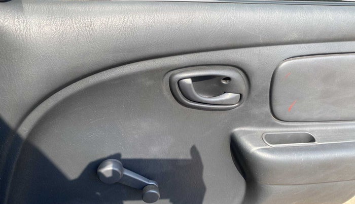 2010 Maruti Alto LXI, Petrol, Manual, 39,450 km, Driver Side Door Panels Control