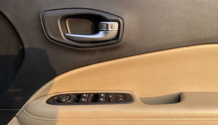 2017 Jeep Compass LONGITUDE (O) 2.0 DIESEL, Diesel, Manual, 35,344 km, Driver Side Door Panels Control