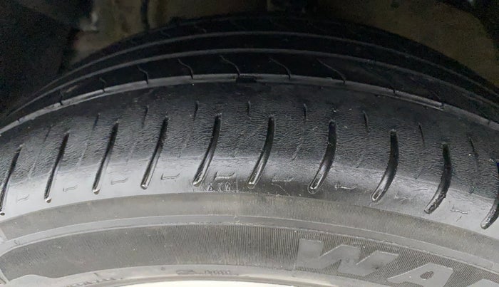 2020 Mahindra XUV300 W8 (O) 1.5 DIESEL, Diesel, Manual, 50,895 km, Left Front Tyre Tread