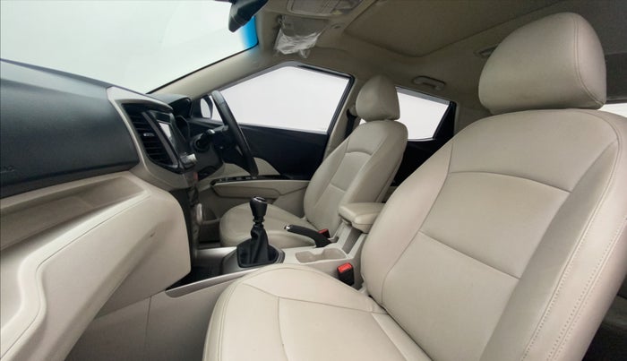 2020 Mahindra XUV300 W8 (O) 1.5 DIESEL, Diesel, Manual, 50,895 km, Right Side Front Door Cabin