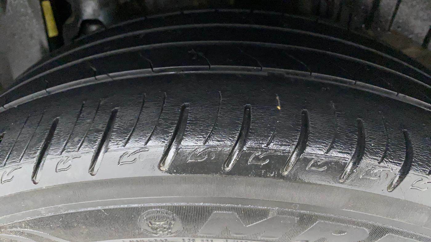 2020 Mahindra XUV300 W8 (O) 1.5 DIESEL, Diesel, Manual, 50,895 km, Left Rear Tyre Tread