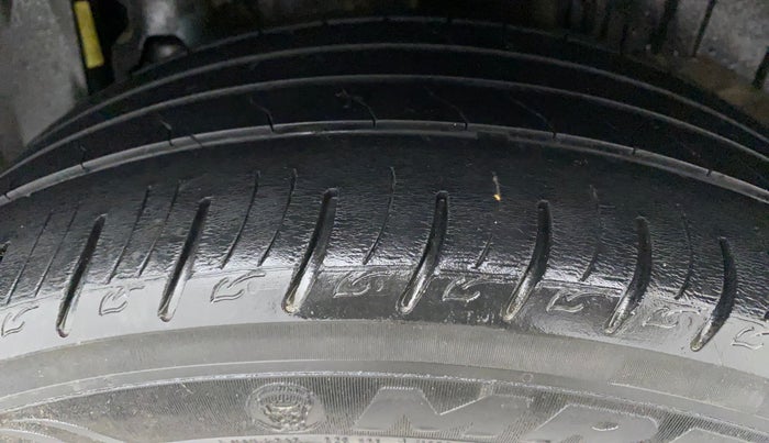 2020 Mahindra XUV300 W8 (O) 1.5 DIESEL, Diesel, Manual, 50,895 km, Left Rear Tyre Tread