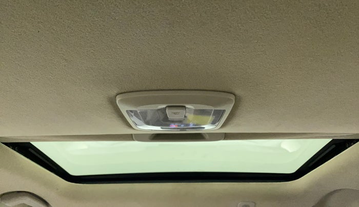 2020 Mahindra XUV300 W8 (O) 1.5 DIESEL, Diesel, Manual, 50,895 km, Moonroof/ Sunroof