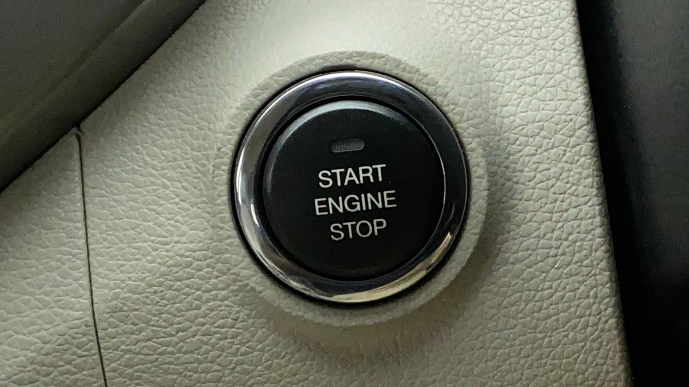 2020 Mahindra XUV300 W8 (O) 1.5 DIESEL, Diesel, Manual, 50,895 km, Keyless Start/ Stop Button