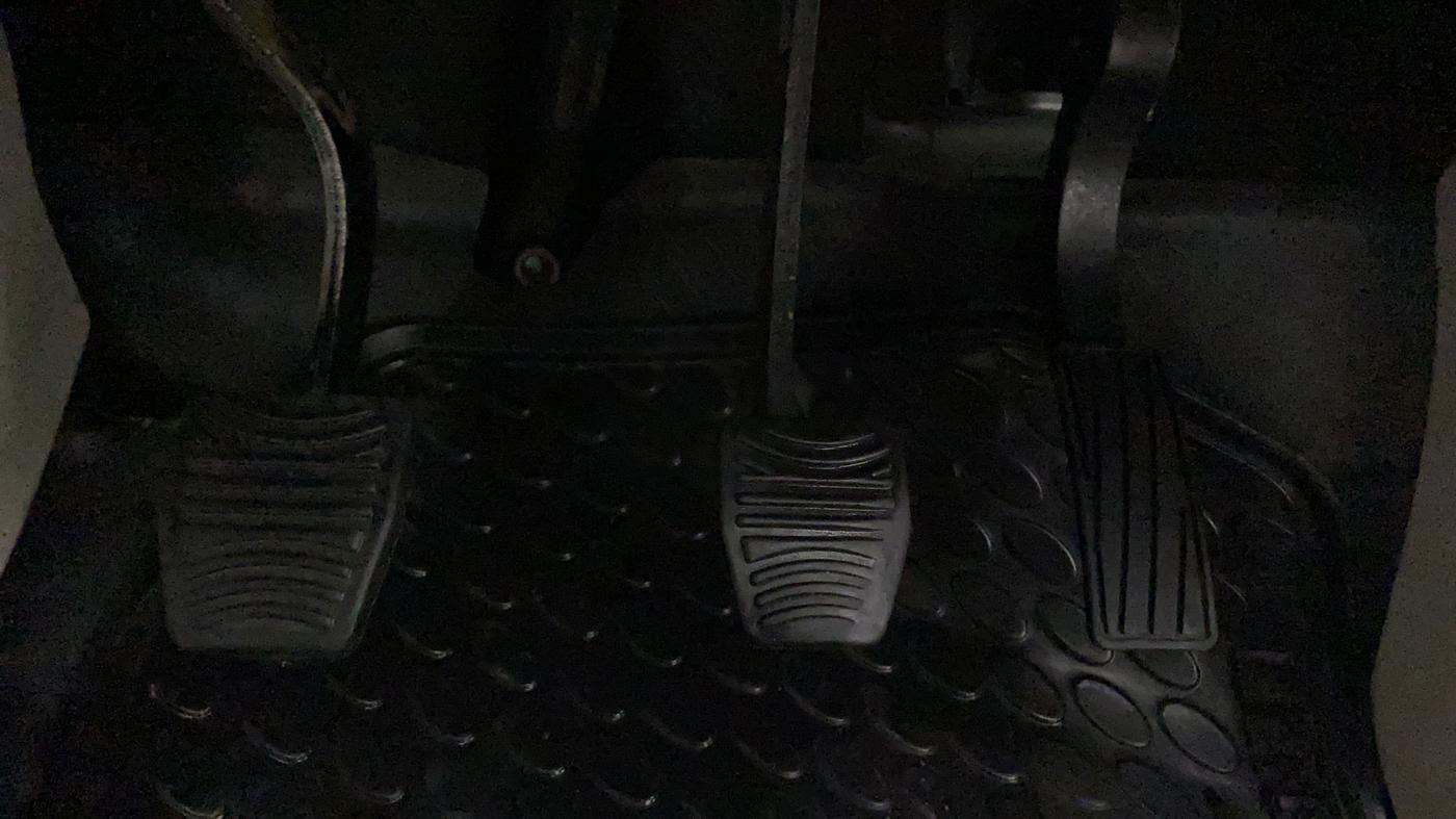 2020 Mahindra XUV300 W8 (O) 1.5 DIESEL, Diesel, Manual, 50,895 km, Pedals