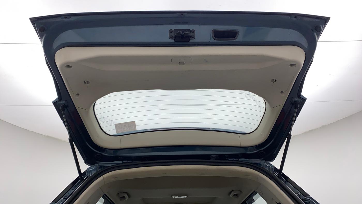 2020 Mahindra XUV300 W8 (O) 1.5 DIESEL, Diesel, Manual, 50,895 km, Boot Door Open