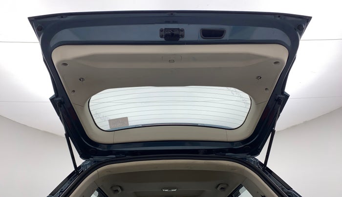 2020 Mahindra XUV300 W8 (O) 1.5 DIESEL, Diesel, Manual, 50,895 km, Boot Door Open