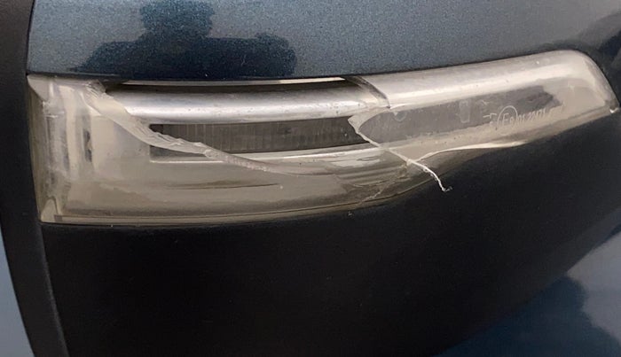 2020 Mahindra XUV300 W8 (O) 1.5 DIESEL, Diesel, Manual, 50,895 km, Right rear-view mirror - Indicator light not working
