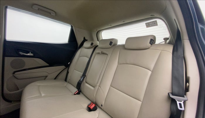 2020 Mahindra XUV300 W8 (O) 1.5 DIESEL, Diesel, Manual, 50,895 km, Right Side Rear Door Cabin
