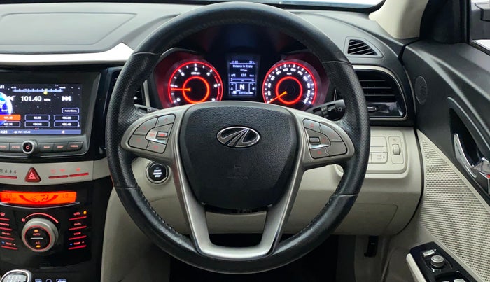 2020 Mahindra XUV300 W8 (O) 1.5 DIESEL, Diesel, Manual, 50,895 km, Steering Wheel Close Up