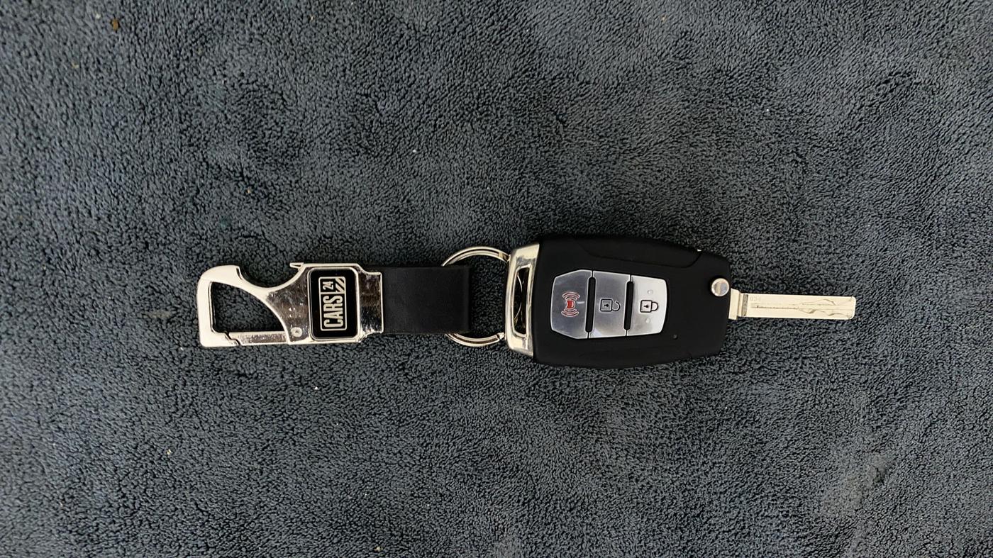 2020 Mahindra XUV300 W8 (O) 1.5 DIESEL, Diesel, Manual, 50,895 km, Key Close Up