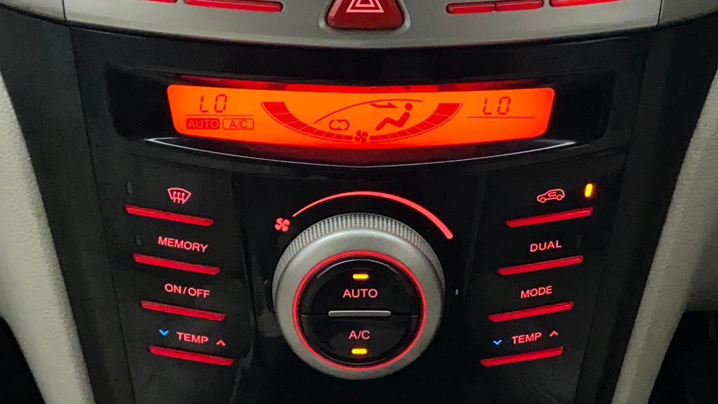 2020 Mahindra XUV300 W8 (O) 1.5 DIESEL, Diesel, Manual, 50,895 km, Automatic Climate Control