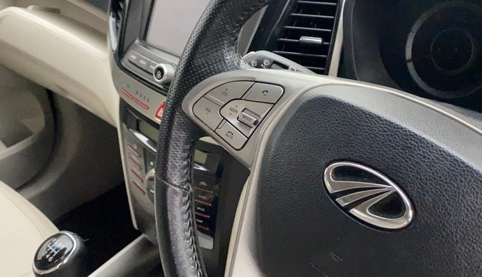 2020 Mahindra XUV300 W8 (O) 1.5 DIESEL, Diesel, Manual, 50,895 km, Steering wheel - Sound system control not functional