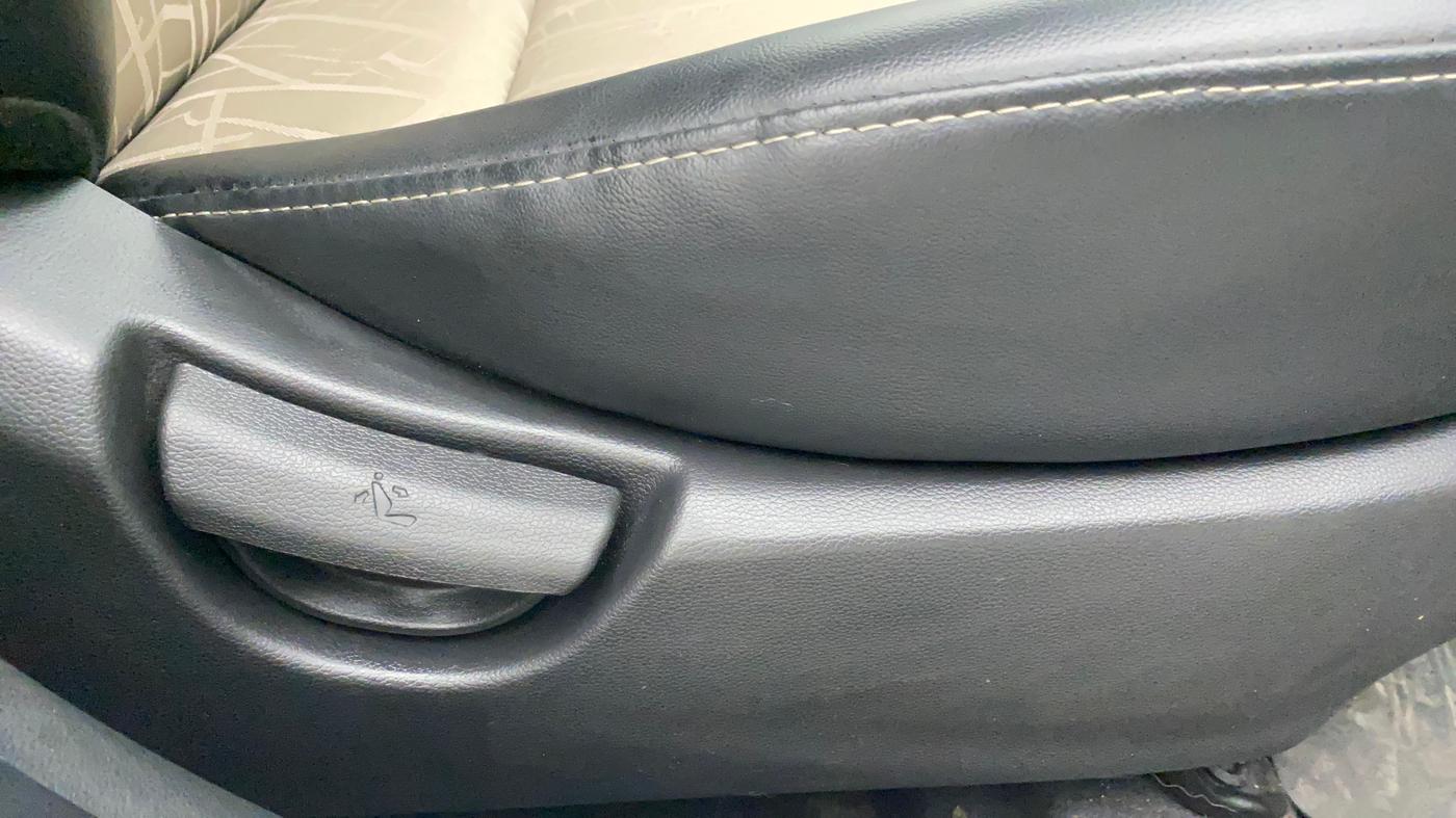 2019 Hyundai Grand i10 SPORTZ AT 1.2 KAPPA VTVT, Petrol, Automatic, 18,760 km, Driver Side Adjustment Panel