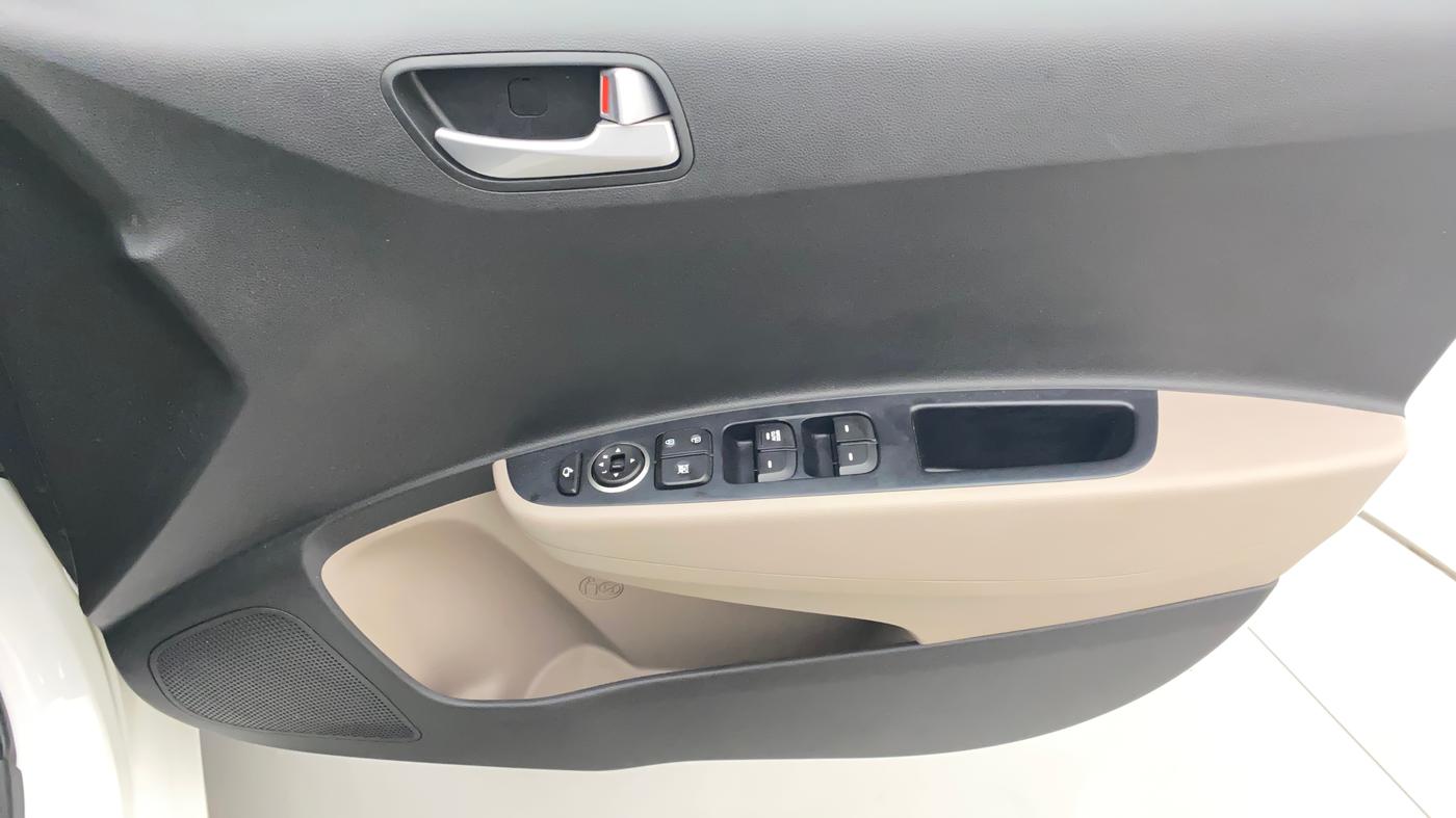 2019 Hyundai Grand i10 SPORTZ AT 1.2 KAPPA VTVT, Petrol, Automatic, 18,760 km, Driver Side Door Panels Control