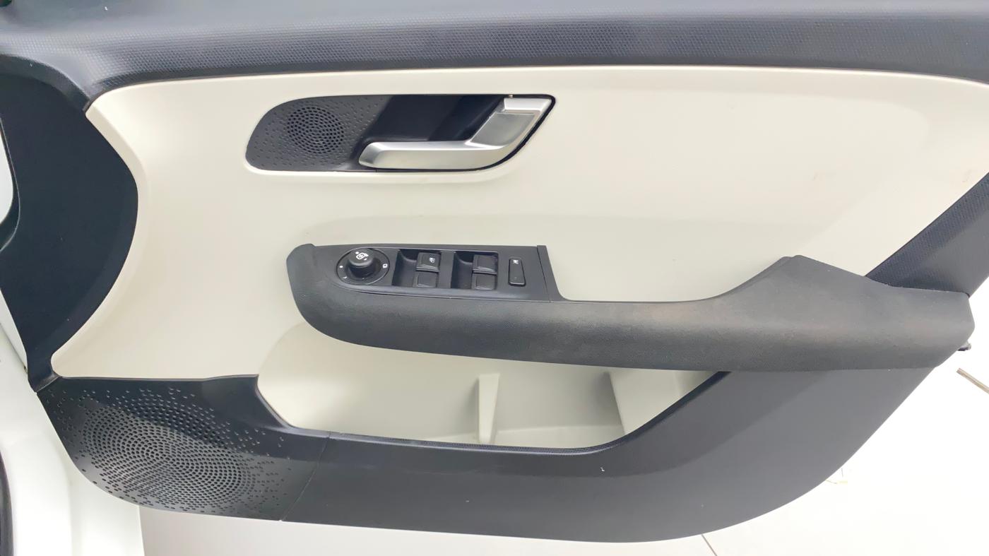2022 Tata ALTROZ XZA PLUS, Petrol, Automatic, 13,116 km, Driver Side Door Panels Control