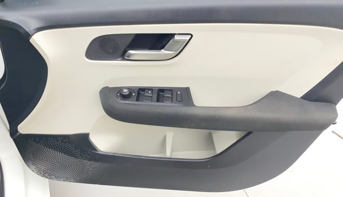 2022 Tata ALTROZ XZA PLUS, Petrol, Automatic, 13,116 km, Driver Side Door Panels Control