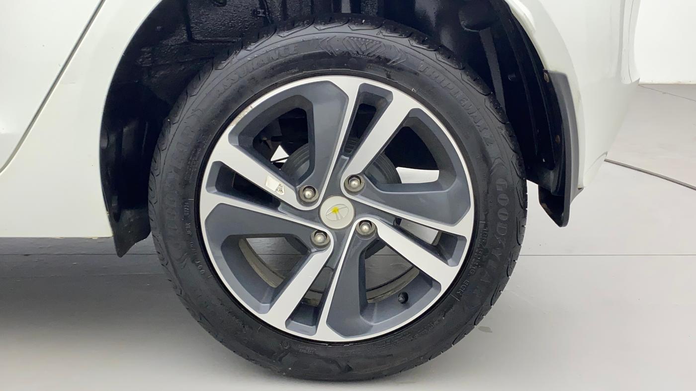 2022 Tata ALTROZ XZA PLUS, Petrol, Automatic, 13,116 km, Left Rear Wheel