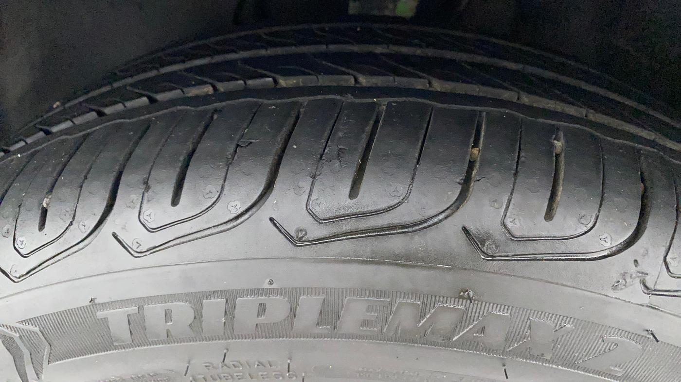 2022 Tata ALTROZ XZA PLUS, Petrol, Automatic, 13,116 km, Left Front Tyre Tread