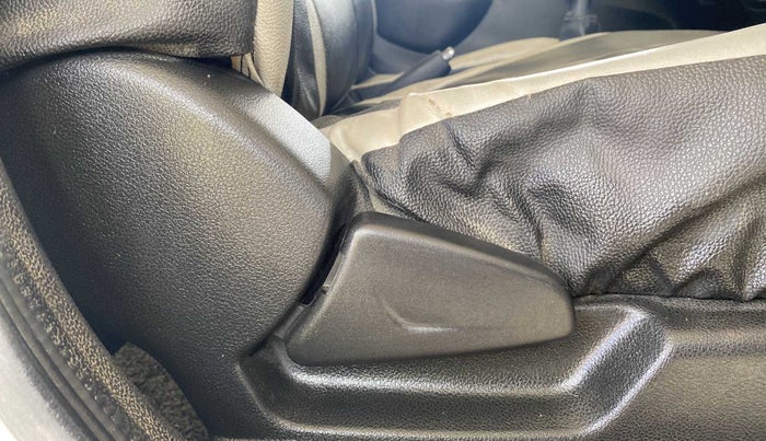 2019 Renault Kwid RXT 0.8 (O), Petrol, Manual, 28,167 km, Driver Side Adjustment Panel