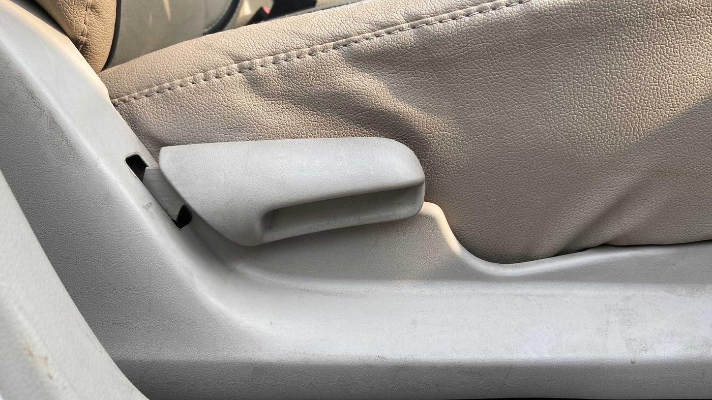 2018 Maruti Celerio VXI, CNG, Manual, 77,191 km, Driver Side Adjustment Panel