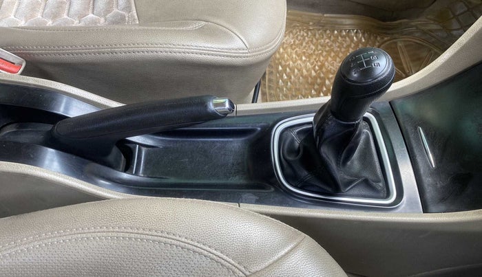 2014 Maruti Ciaz VDI +, Diesel, Manual, 71,925 km, Gear Lever
