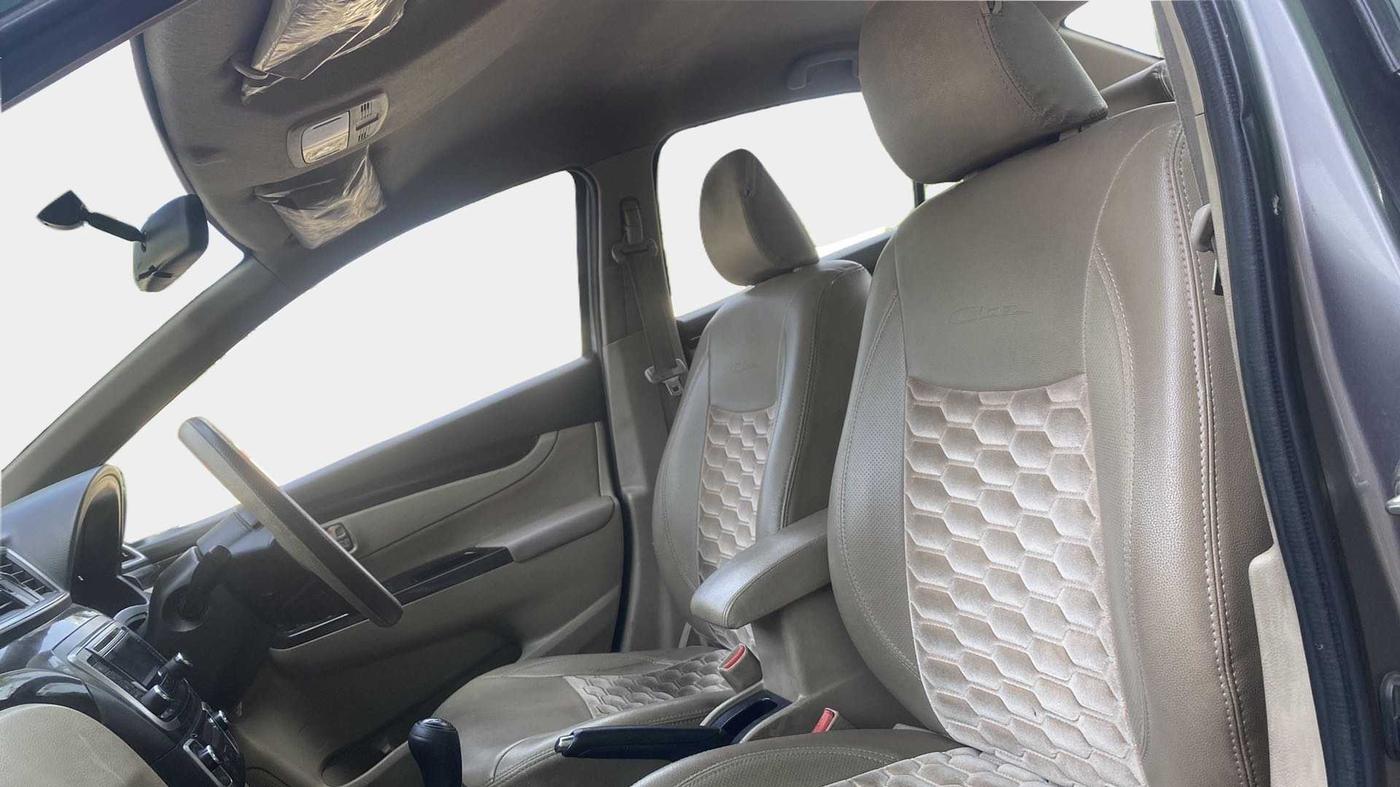 2014 Maruti Ciaz VDI +, Diesel, Manual, 71,925 km, Right Side Front Door Cabin