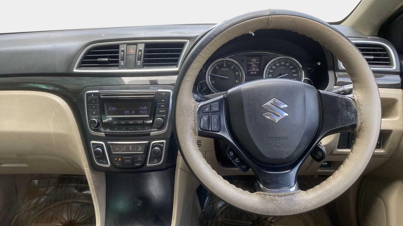 2014 Maruti Ciaz VDI +, Diesel, Manual, 71,925 km, Steering Wheel Close Up
